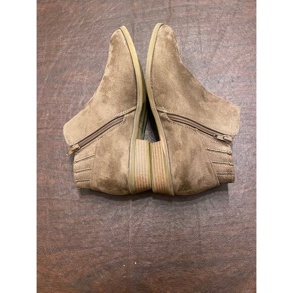 Dominique Nicole Taupe Suede Kathy Ankle Boots Sz 10 Wide Zip Side Western Style - Picture 5 of 8